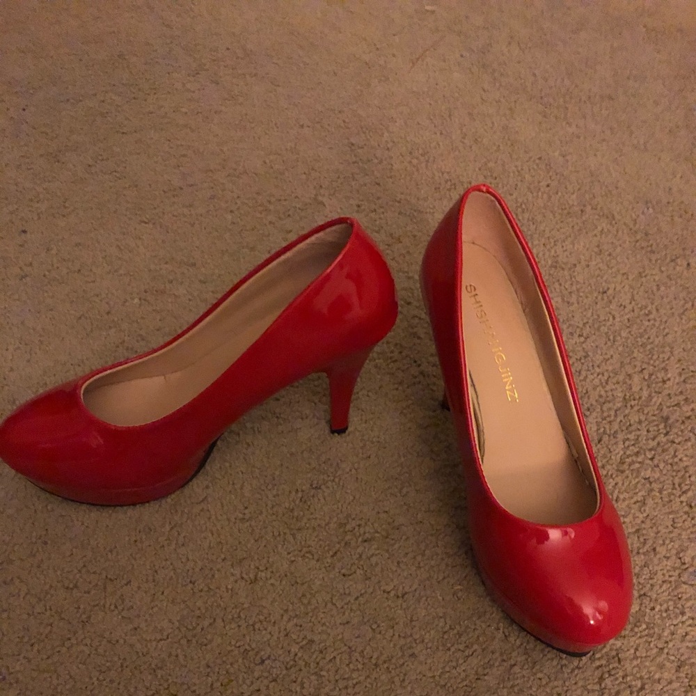 Red pumps